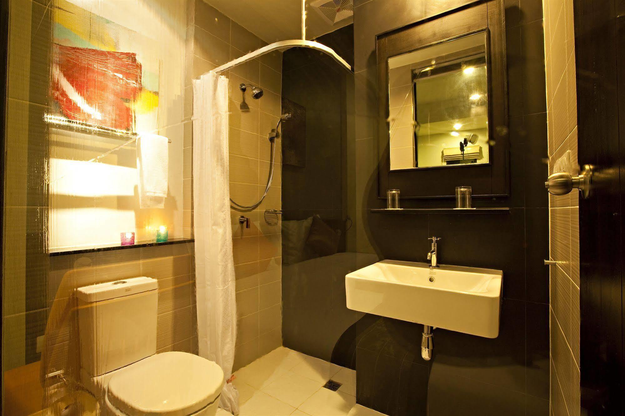 Leisure Place Phuket Chalong Exteriör bild